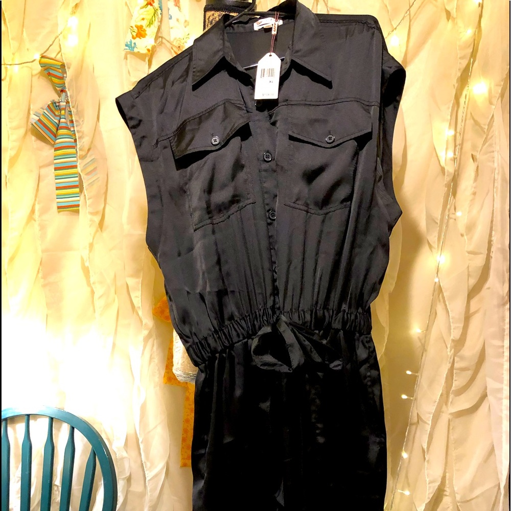 Woman’s Sleeveless Jumpsuit Size XL by M.S.S.P Max Studio Specialty Products.